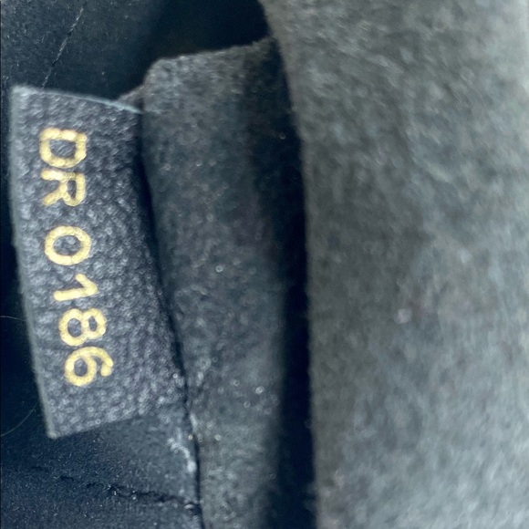 Louis Vuitton Gaia Noir - Picture 15 of 16